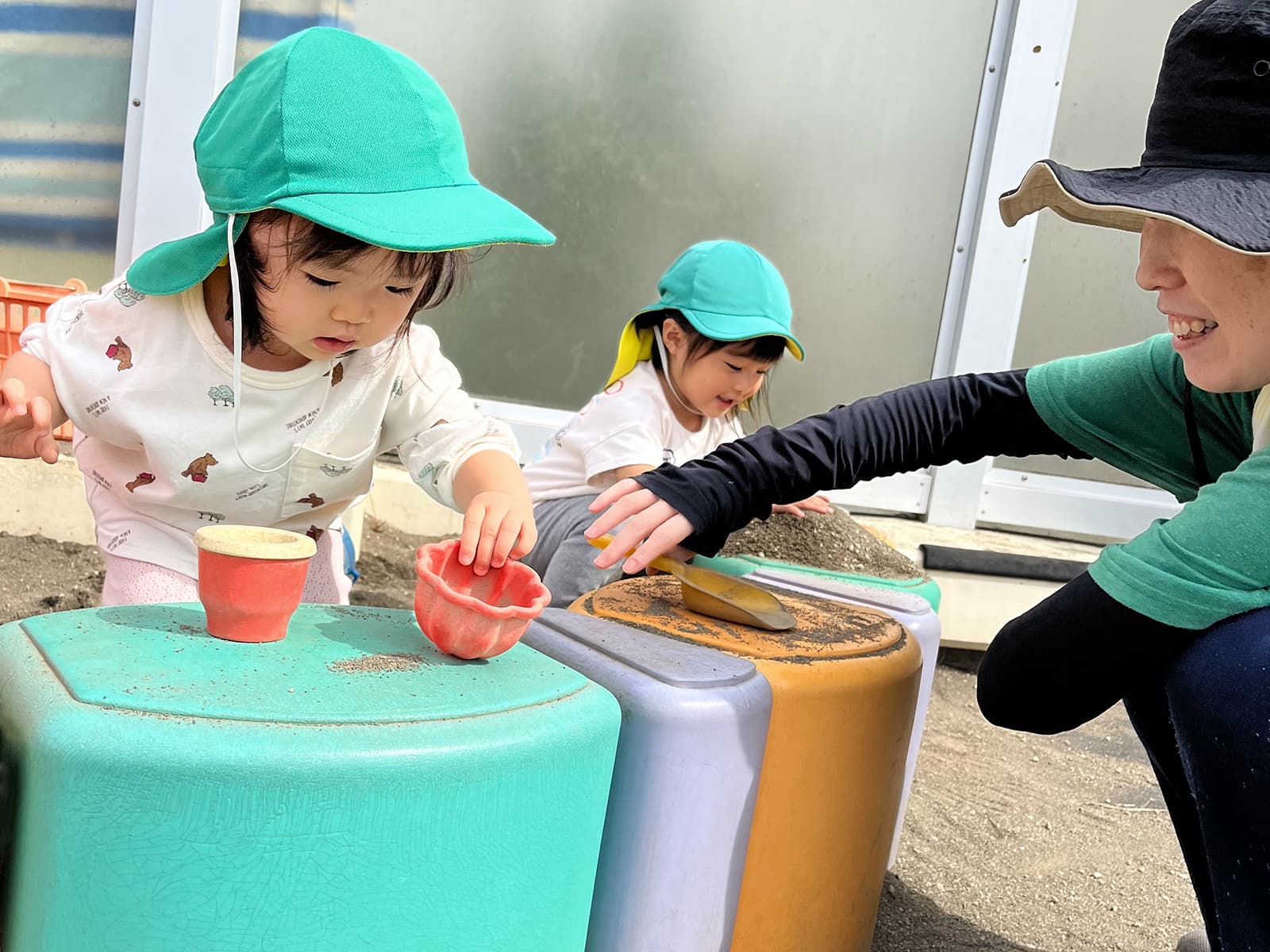 最初は親と離れるのを淋しがっている子も、気づけば遊びに夢中に！
