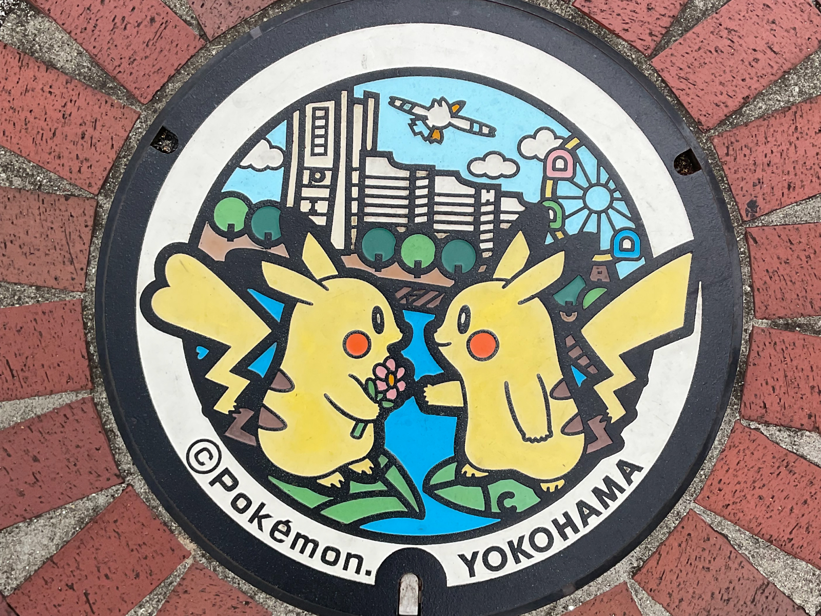 ピカチュウが描かれた横浜市だけのマンホール蓋