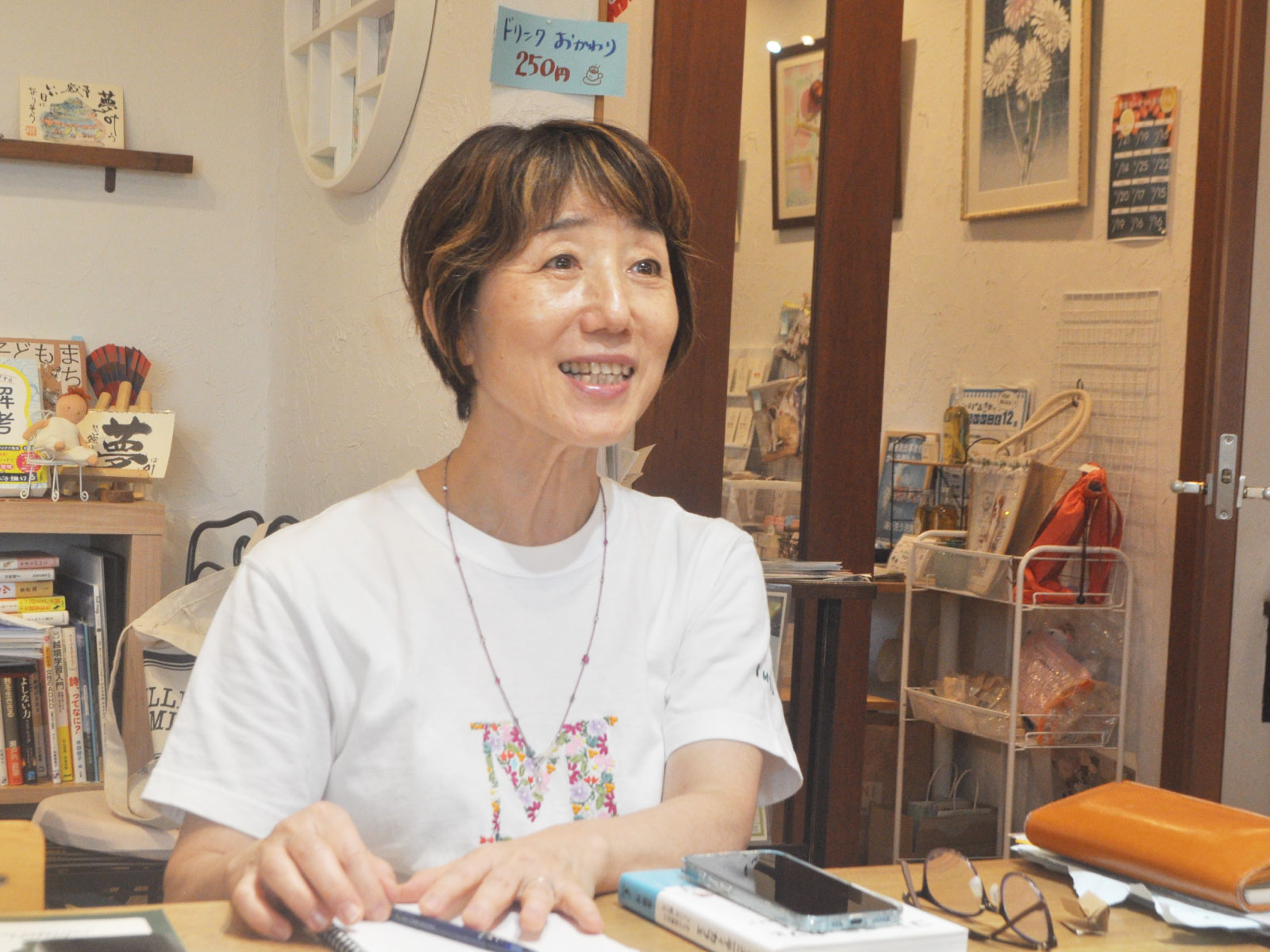 ハートフル・ポートの店主、五味真紀さん。ご自身も、この街で３人の子育てを経験