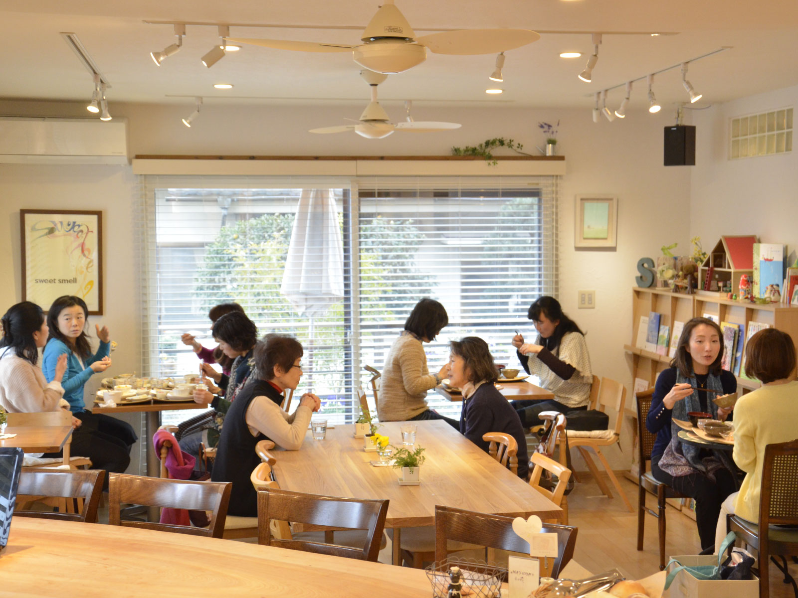 自宅をくつろぎのカフェに！ランチやお茶を楽しむ人でにぎわいます