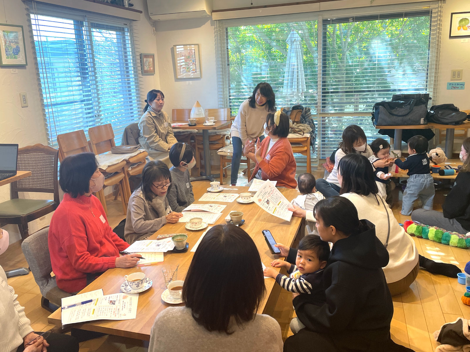 最新の子育て事情を知るための勉強会「令和の子育て・孫育て」が行われている様子