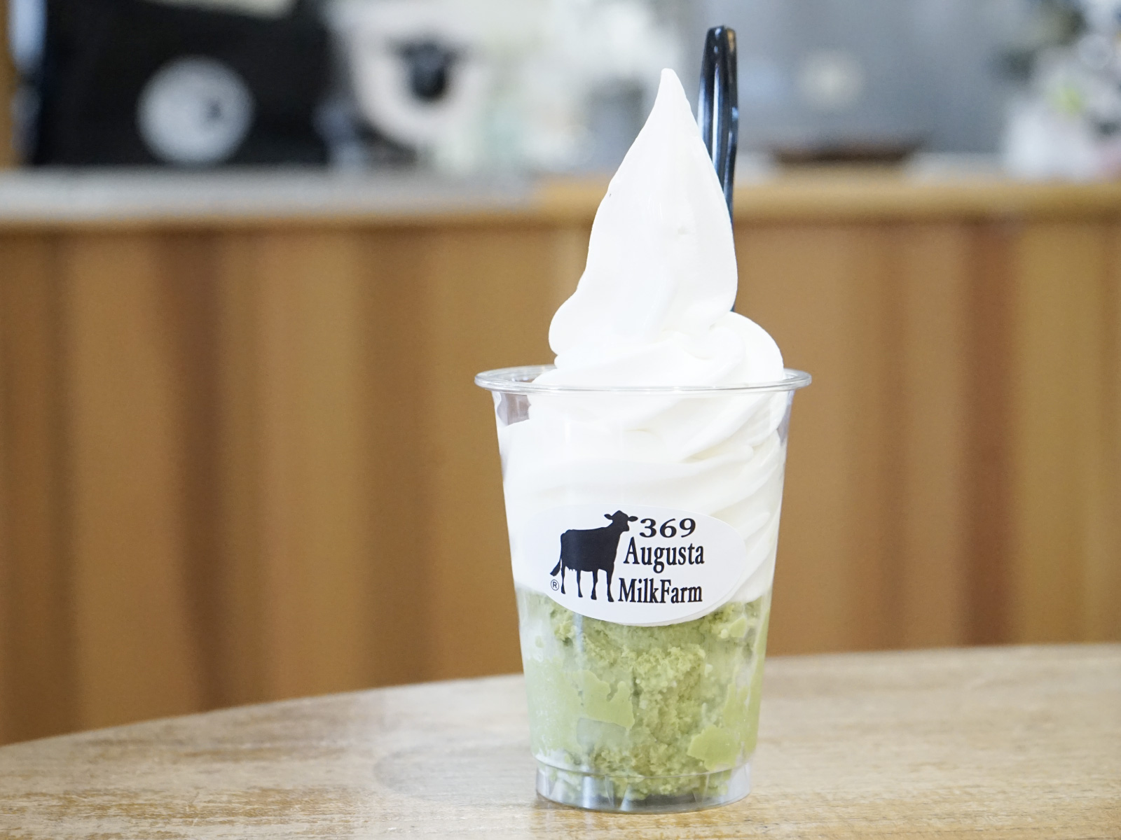 好きなフレーバーを選べるソフトジェラートシングル470円（税込）　写真は抹茶チョコチップ