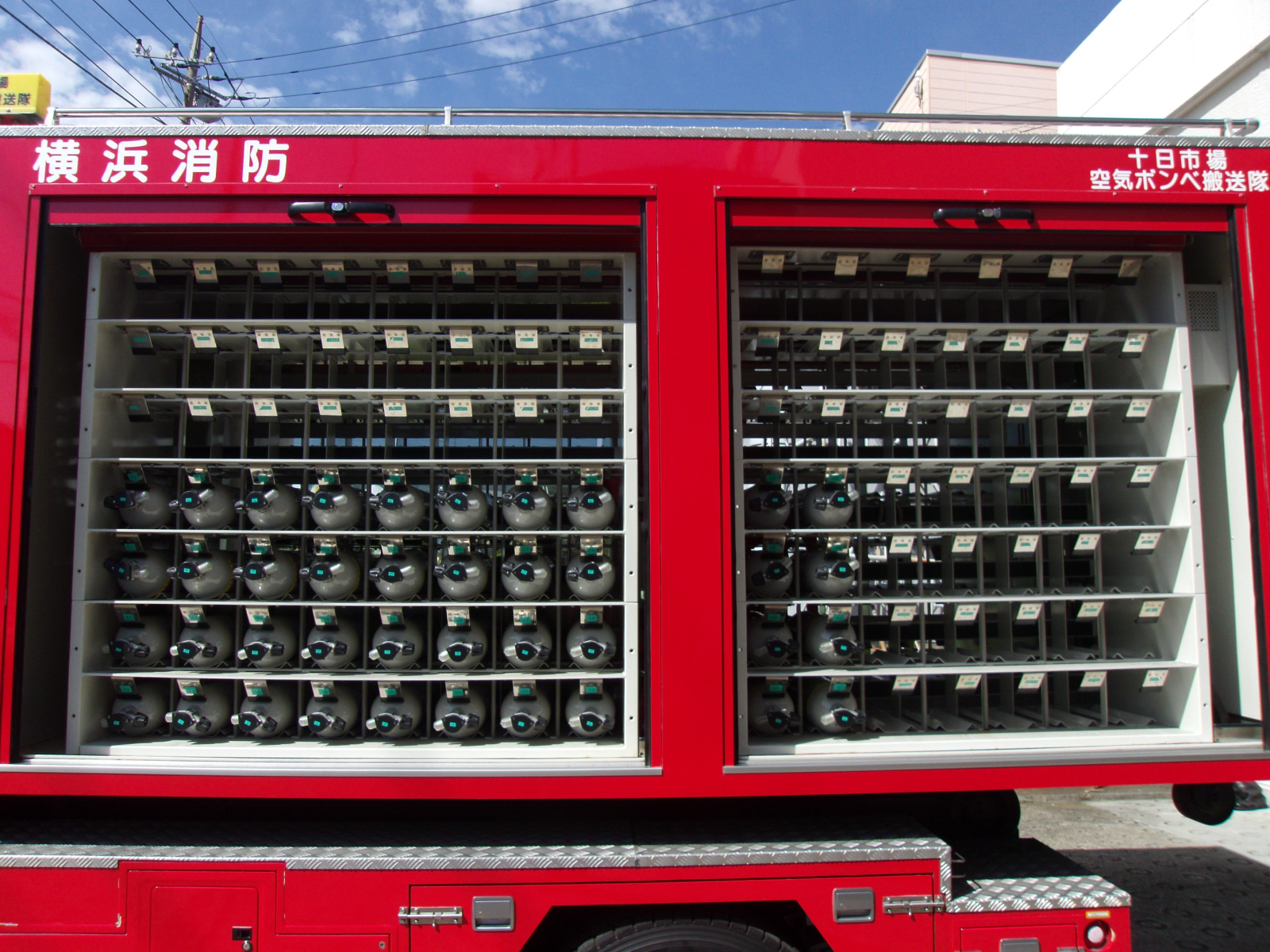 空気ボンベ搬送車