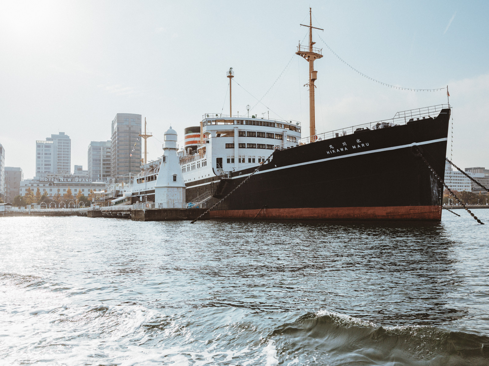 氷川丸にもここまで接近できます。大迫力！