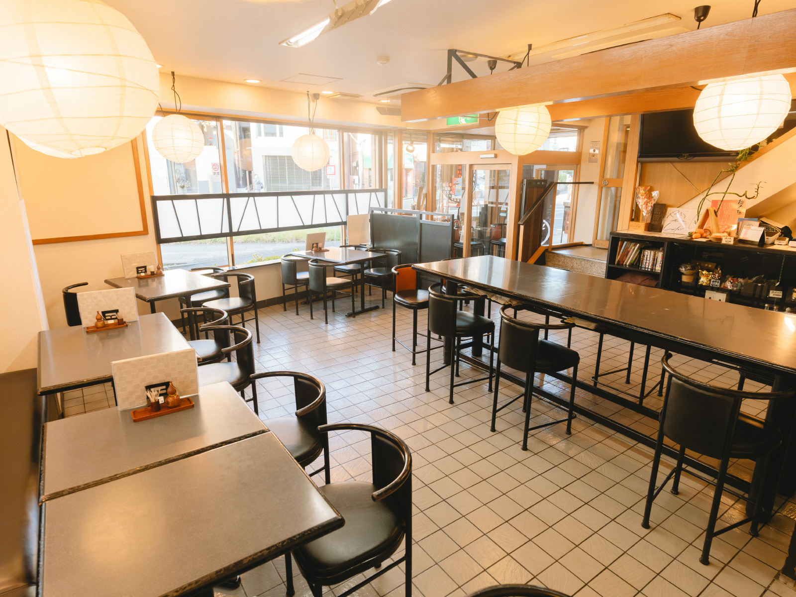 広々とした店内（1階フロア）