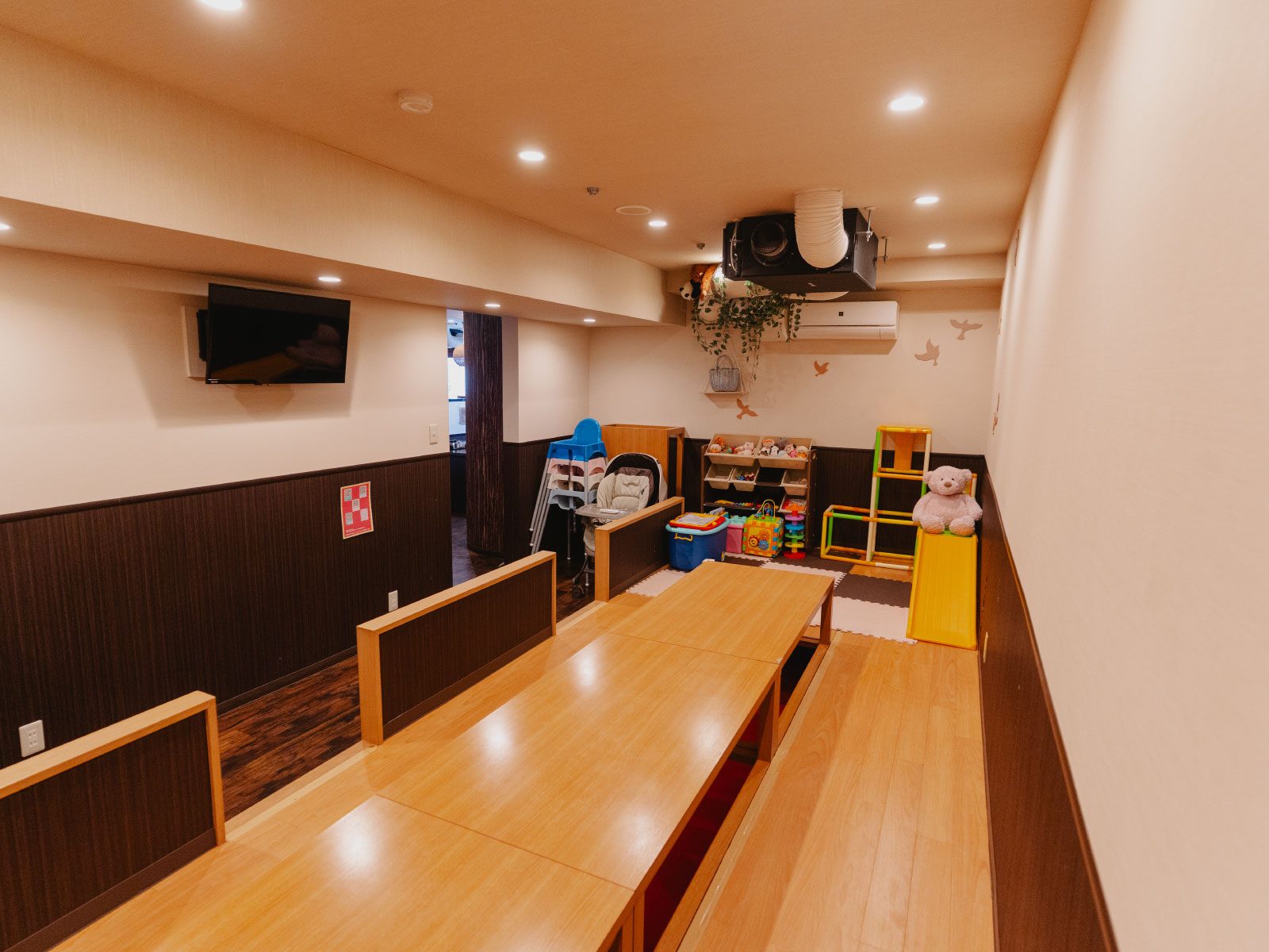 掘りごたつのある部屋では、お子さんも飽きずに過ごせそう