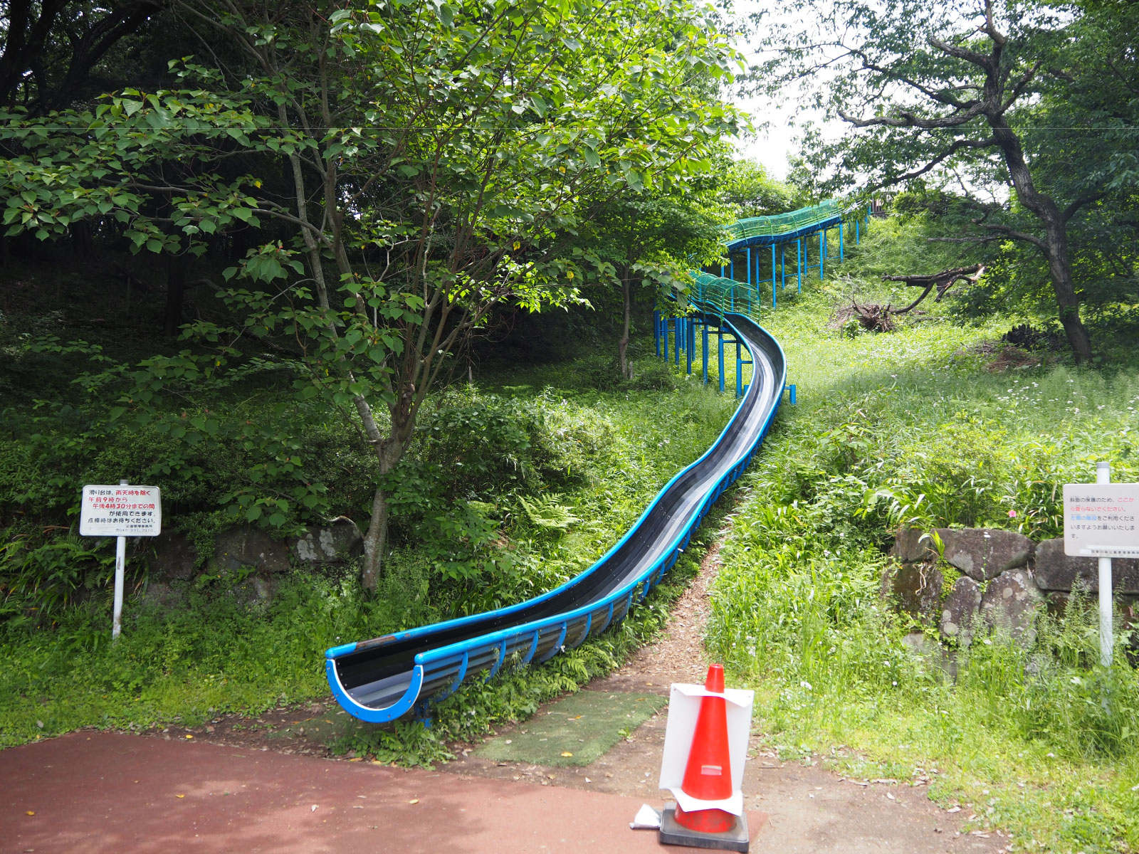 ジャンボすべり台など遊具もたくさん