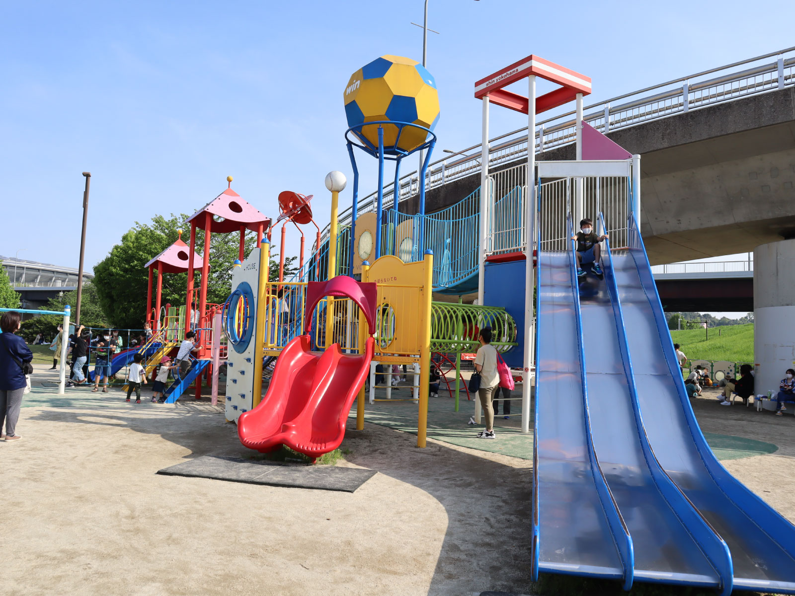 近くには新横浜公園も