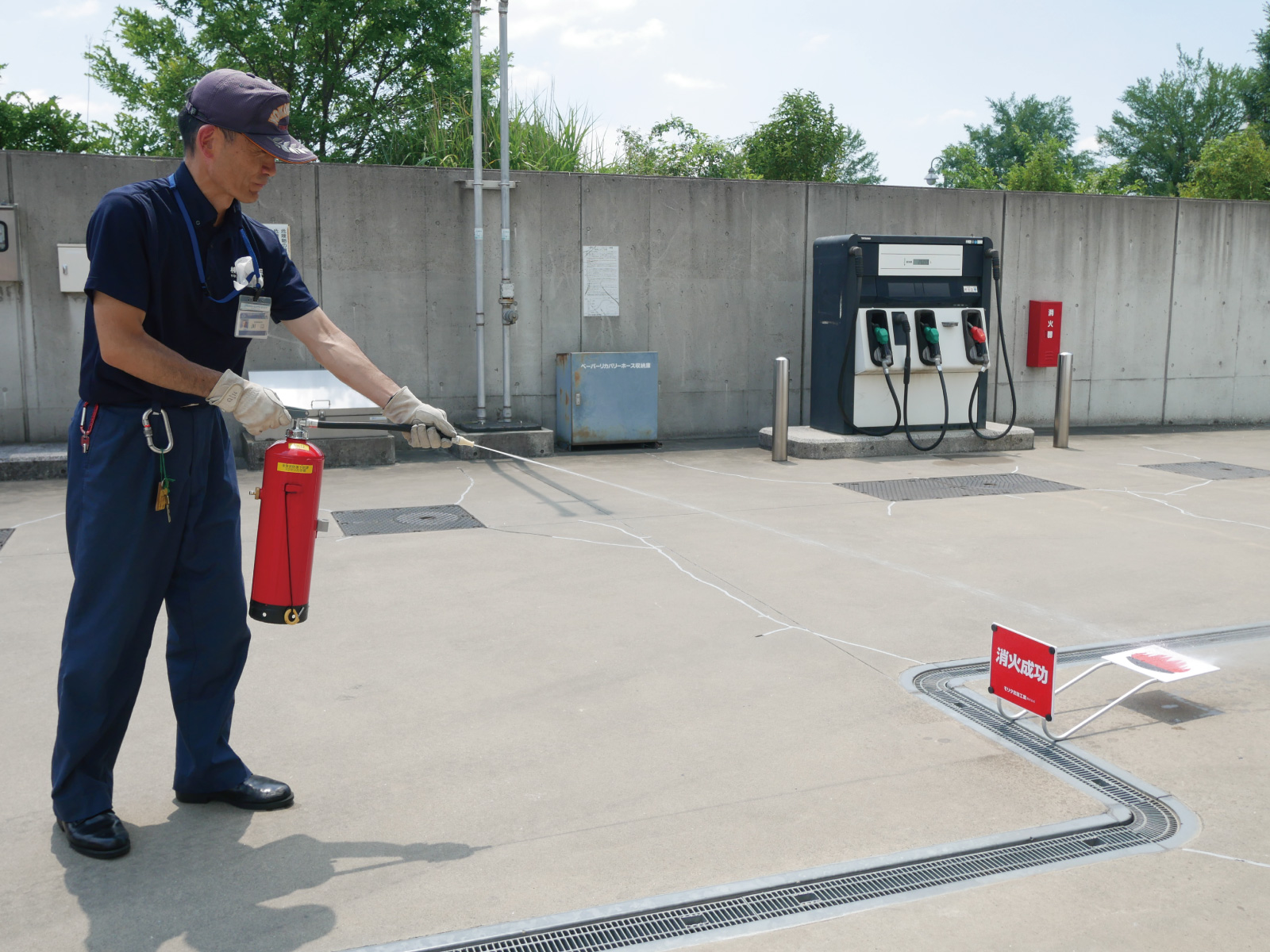 水を使った消火体験も