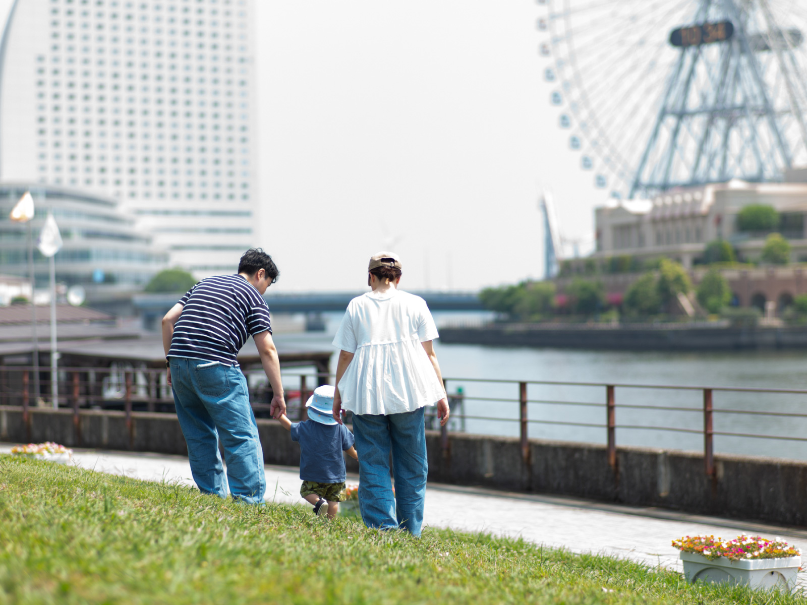 横浜ならではの景色を眺めながら